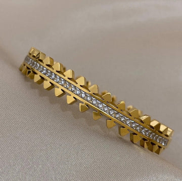 Triangle mini Gold Bangle A40