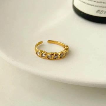 Mini pear Gold Ring
