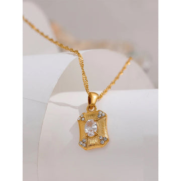 White Mirelda Necklace