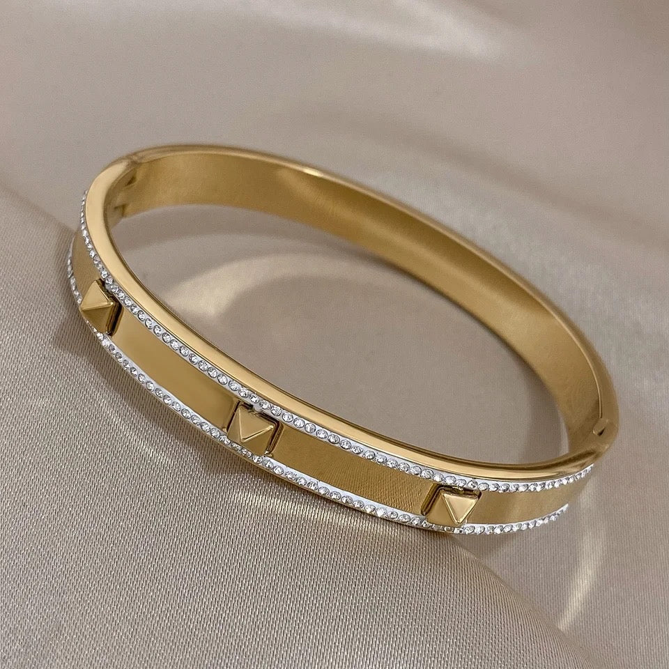 Rivet Gold Bangle A46