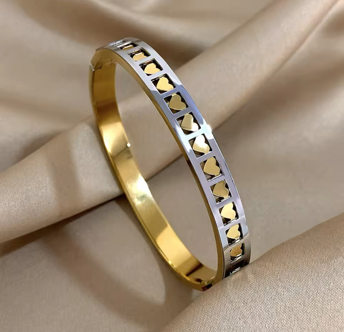 Gleam Mini Heart Bangle