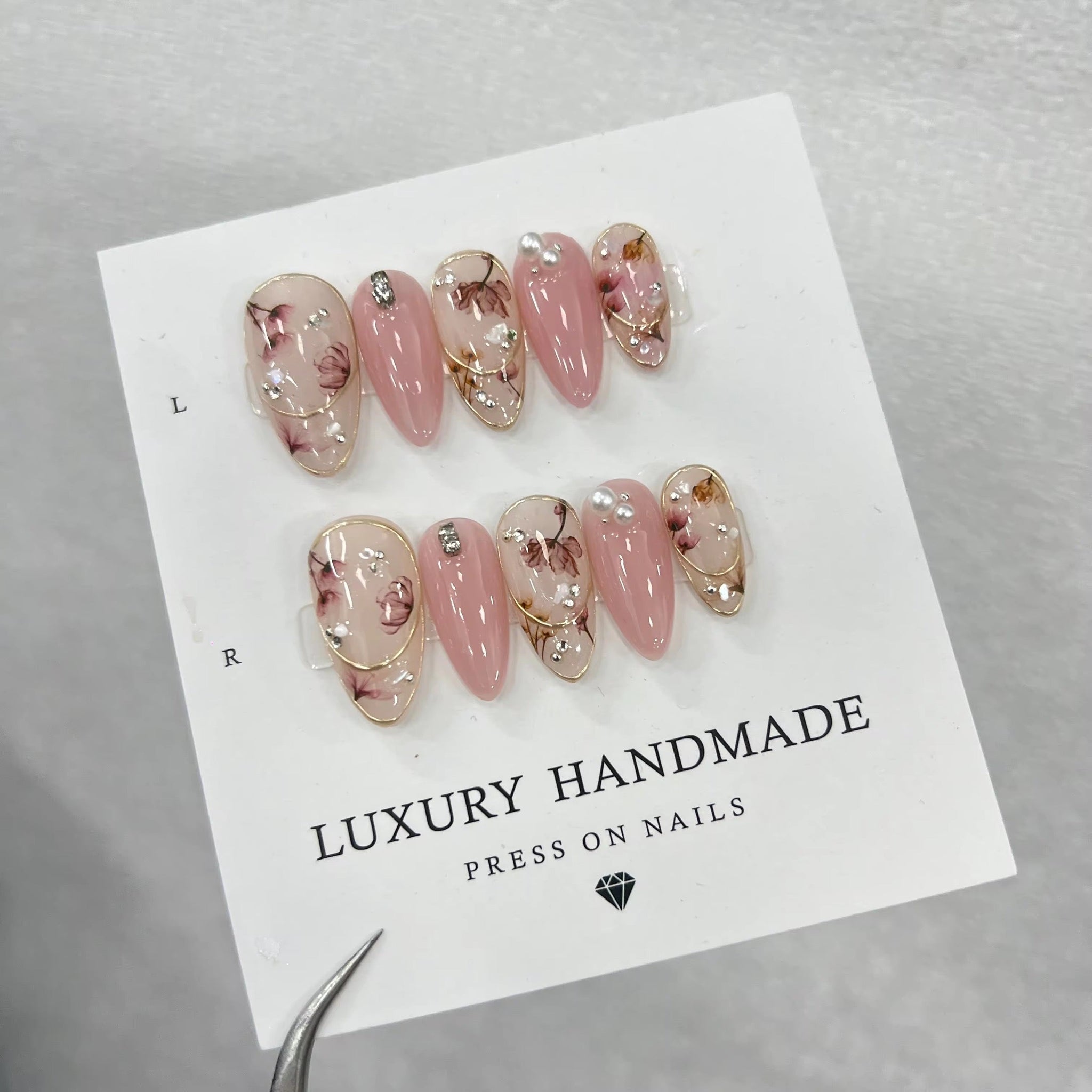 N04 Floral Pink Nails Set