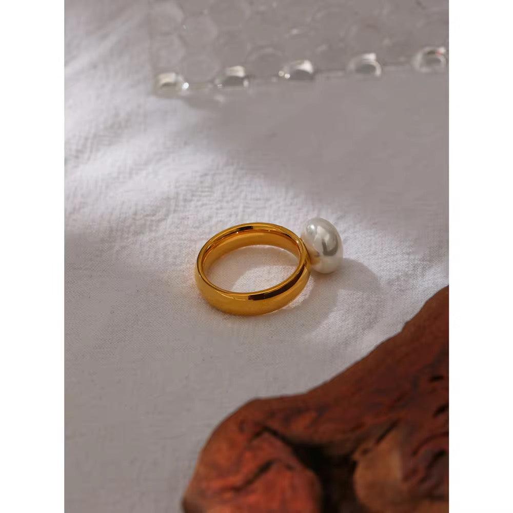 Pluto Pearl Gold Ring