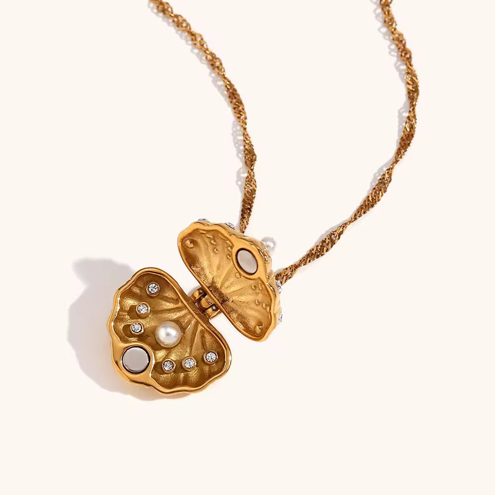 Gold Shell Pearl Necklace