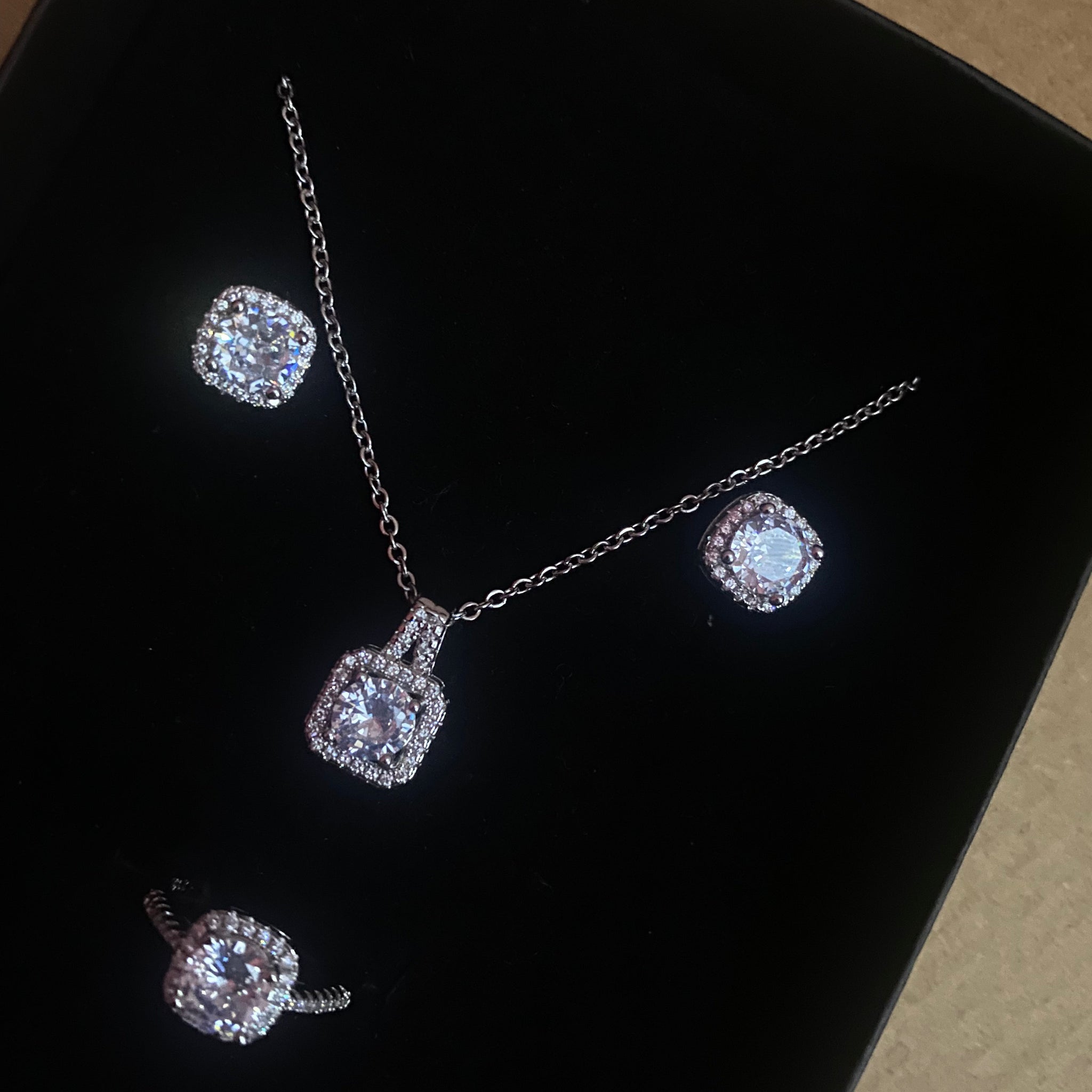 Elizabeth Complete Set